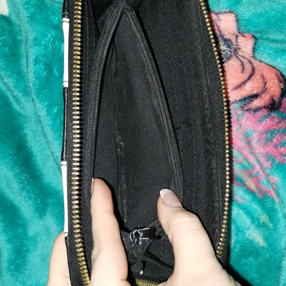 Christian Siriano Zip Around wallet - Picture 7 of 7